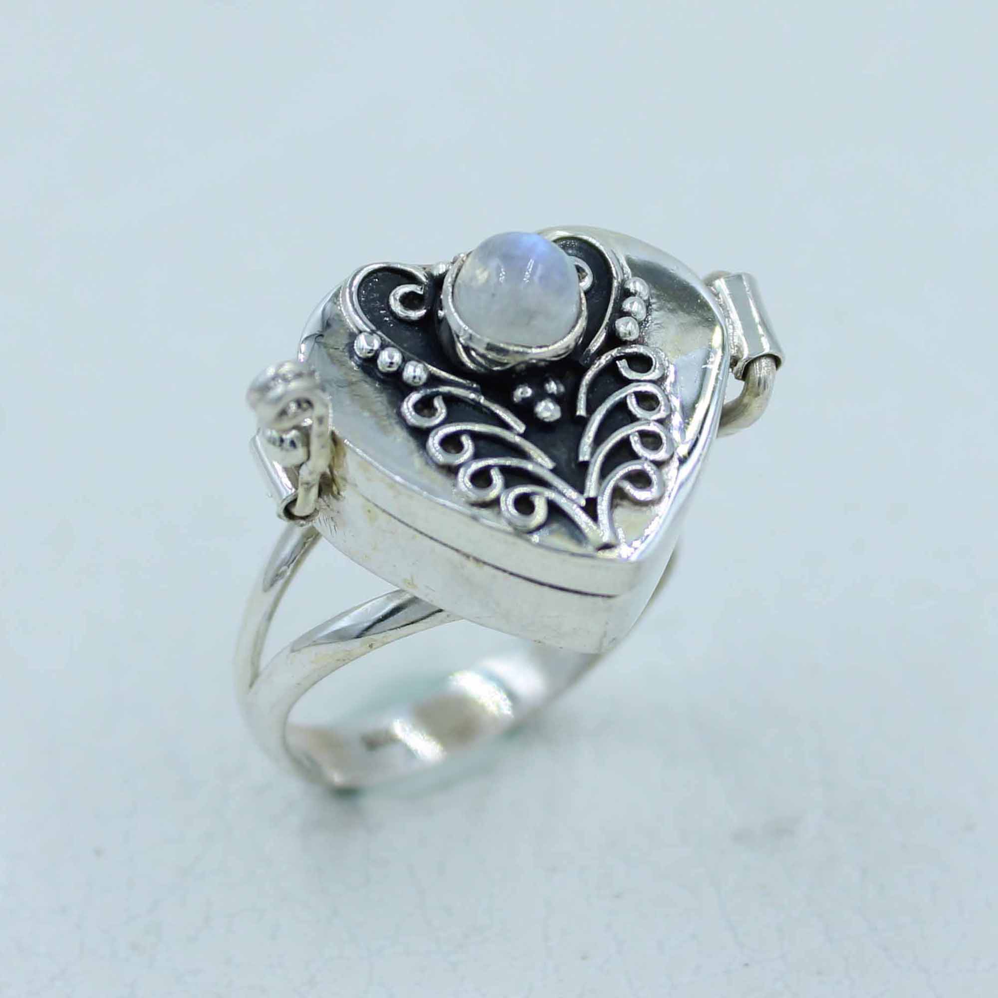 Hear Shape Moonstone Poison Box Ring