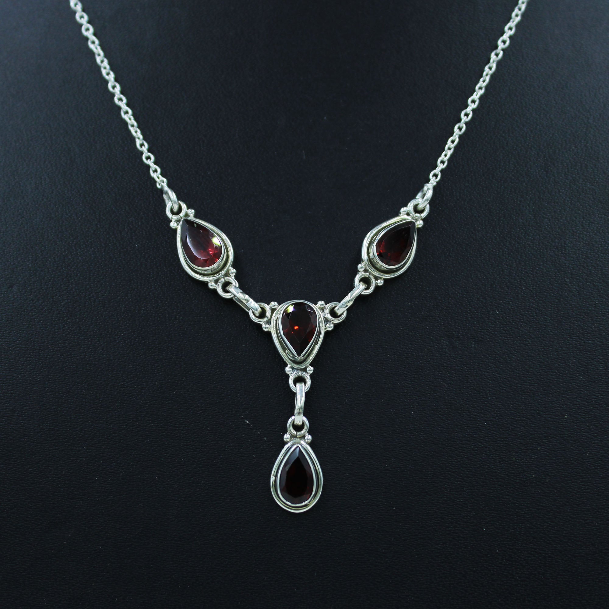 Natural Garnet Delightful Jewelry Necklace in Sterling Silver