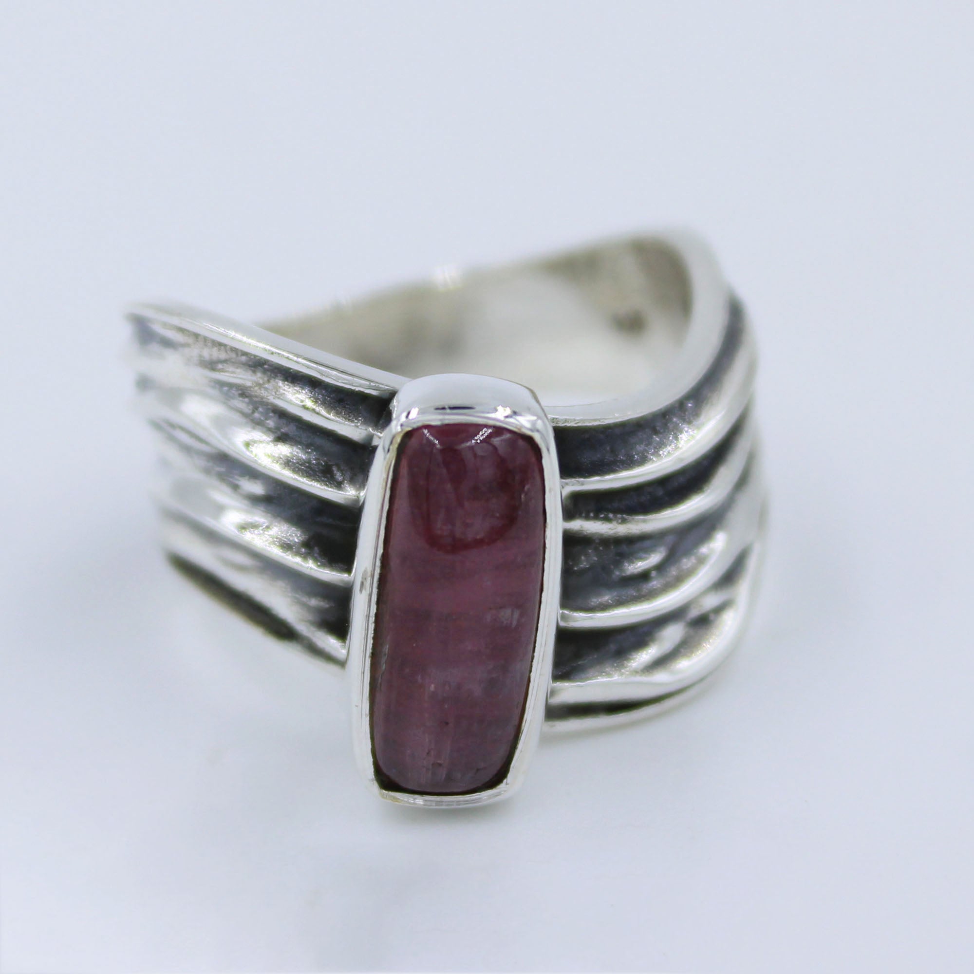 Pink Tourmaline Hammered Band 925 Silver Ring