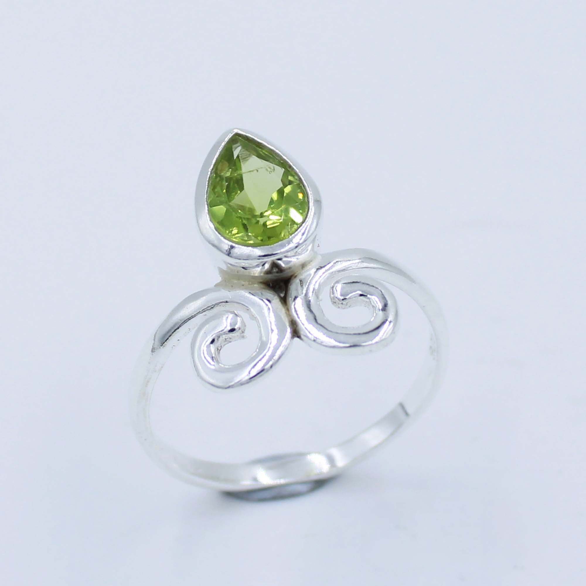 Natural Peridot Faceted 925 Silver Ring