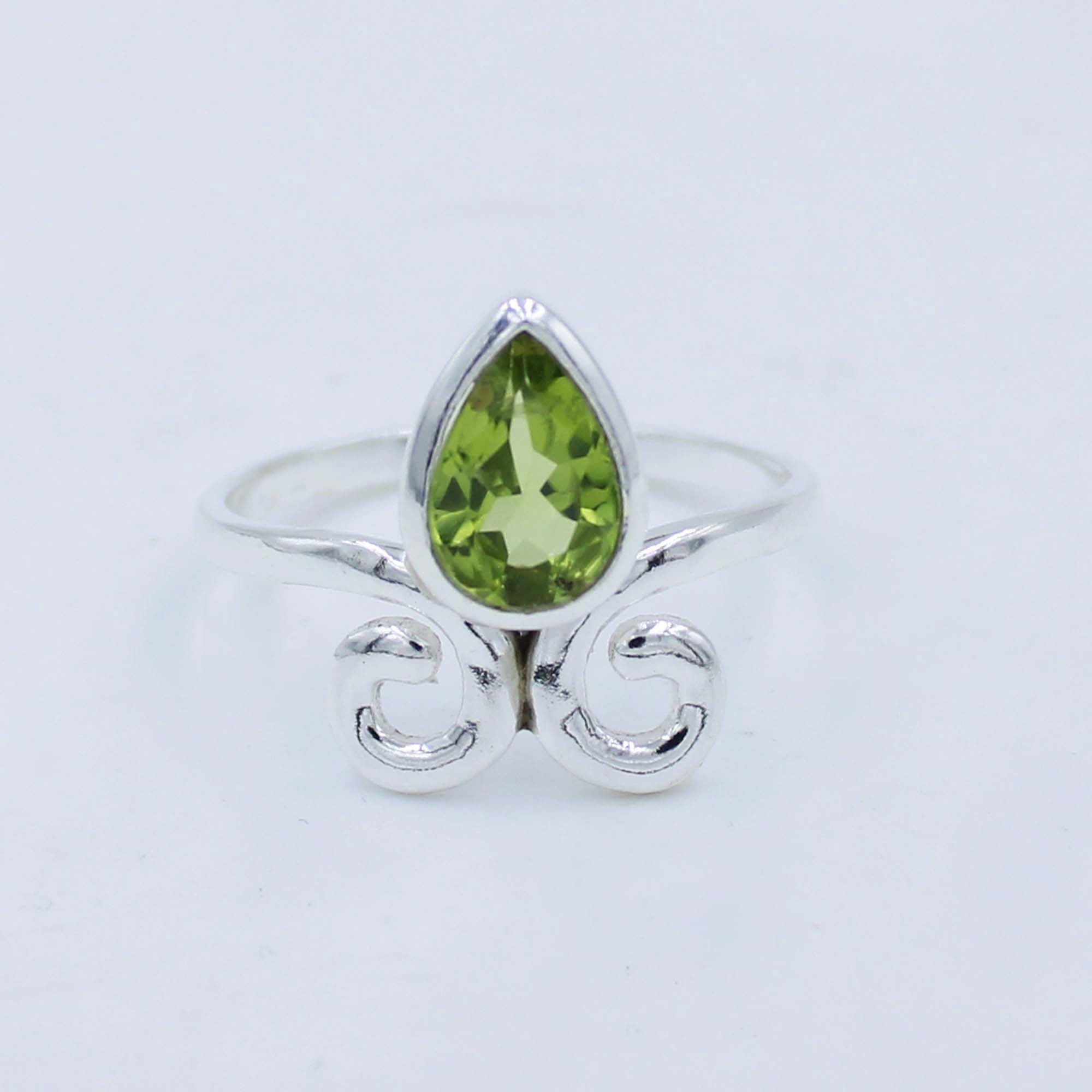 Natural Peridot Faceted 925 Silver Ring