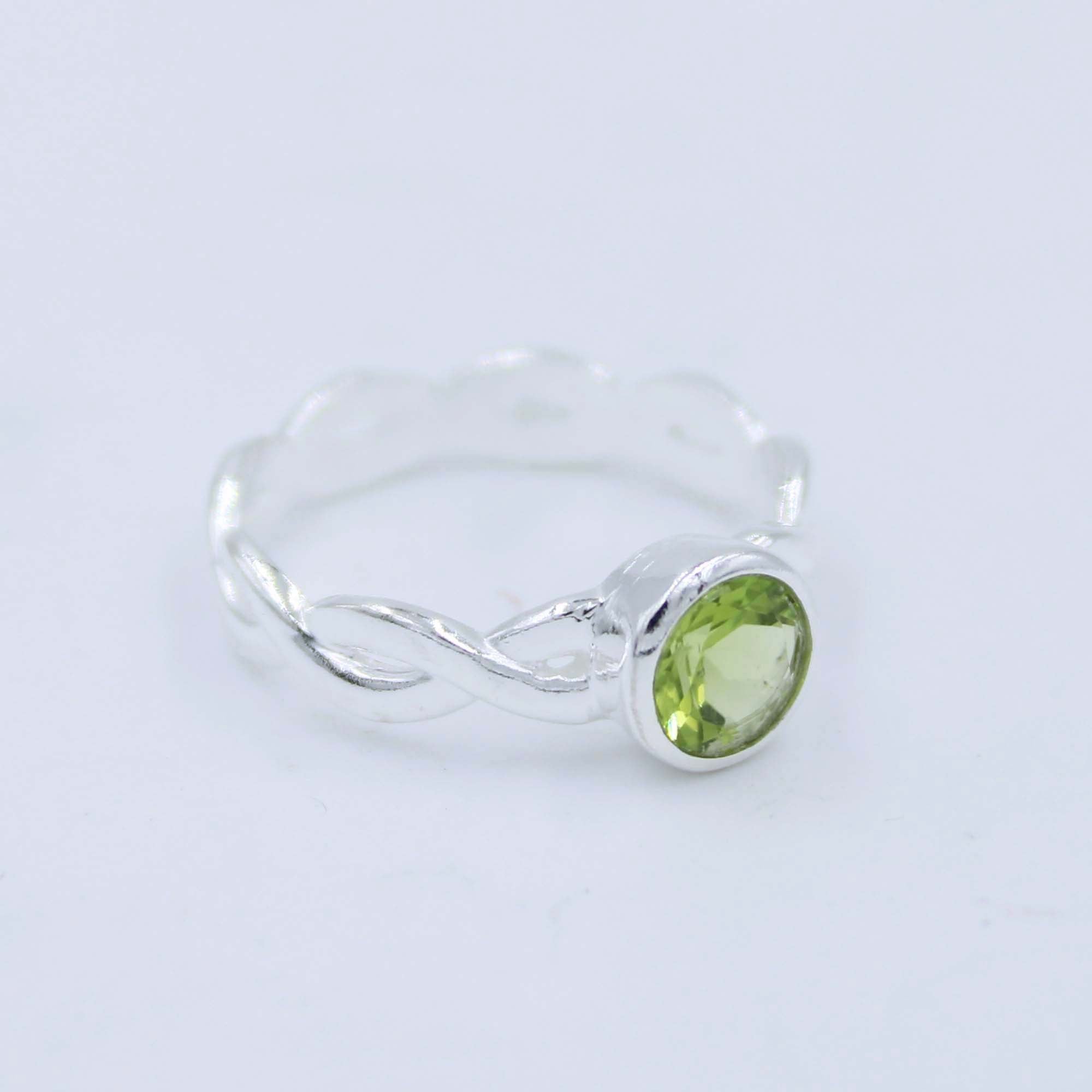 Round Peridot 925 Sterling Silver Ring